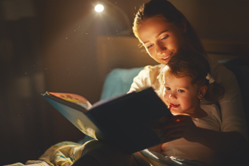 Kind leest een boek